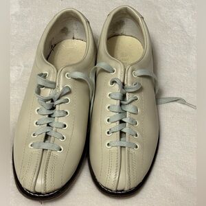 Women’s Cream Leather Bowling Shoes